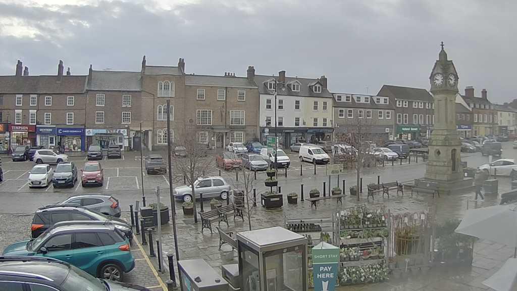 Thirsk webcam overlooking the Market Place
