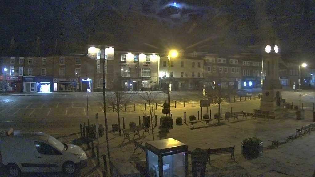 Thirsk webcam overlooking the Market Place