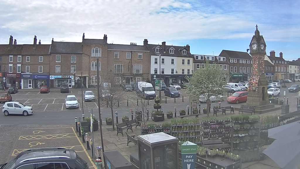 Thirsk webcam overlooking the Market Place