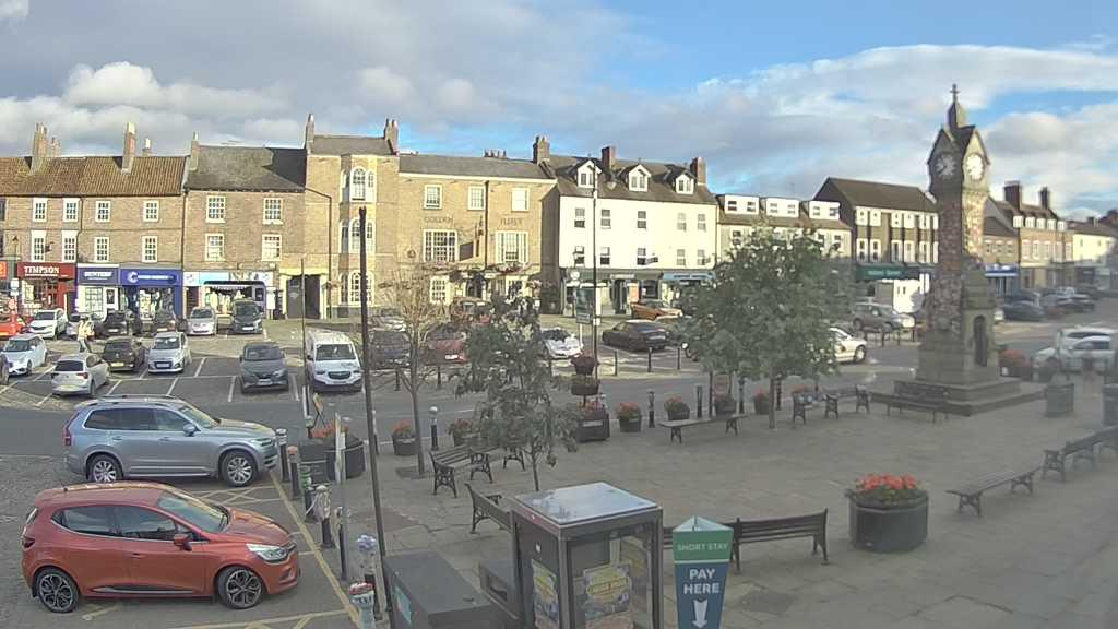Thirsk webcam overlooking the Market Place