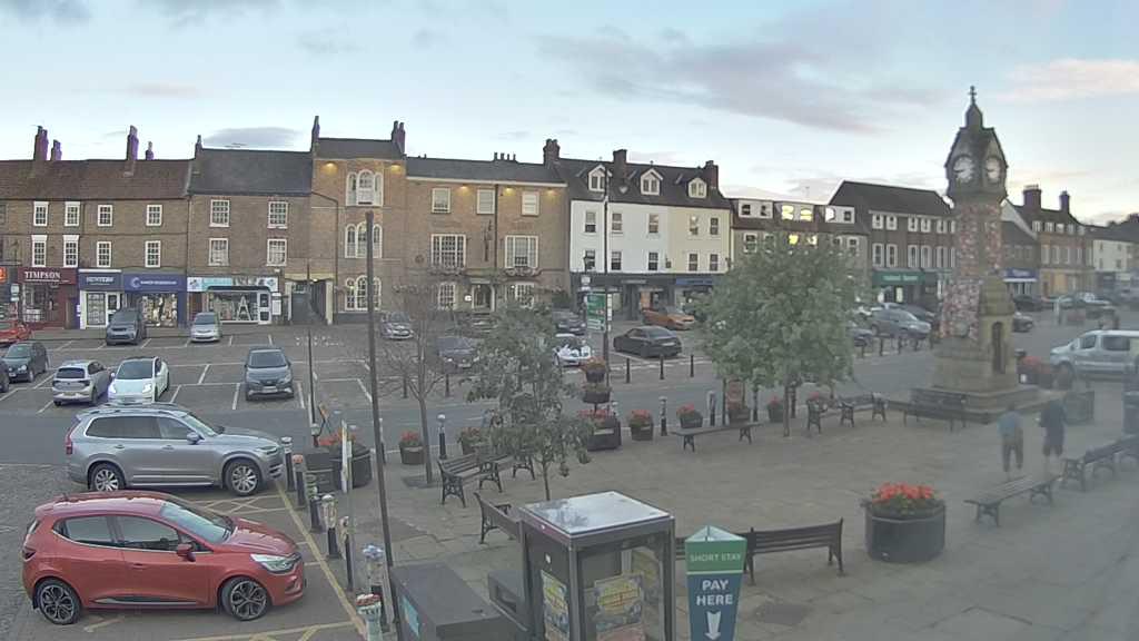 Thirsk webcam overlooking the Market Place